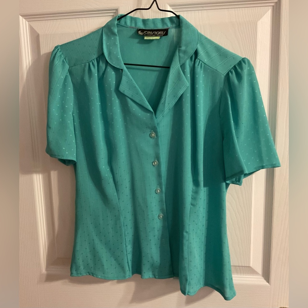 Pretty green button down blouse top fitted